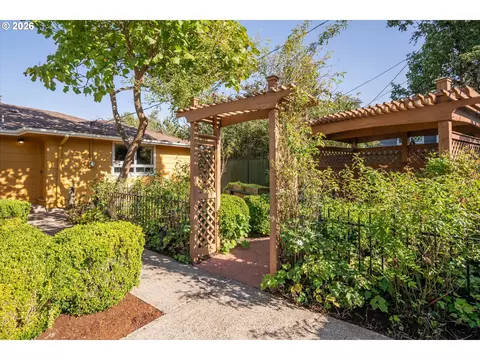 Exterior - 334 Van Duyn St, Eugene, OR 97401 photo 8 of 16