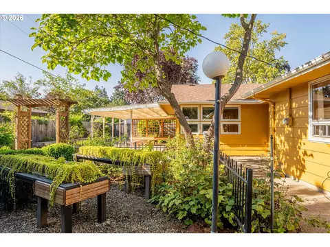 Exterior - 334 Van Duyn St, Eugene, OR 97401 photo 14 of 16