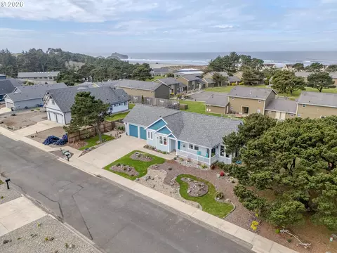 3214 Lincoln Ave SW, Bandon, OR 97411