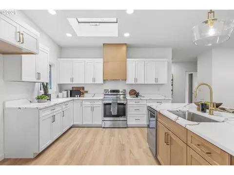 Kitchen - 1745 23rd Ave, Longview, WA 98632 photo 1 of 5