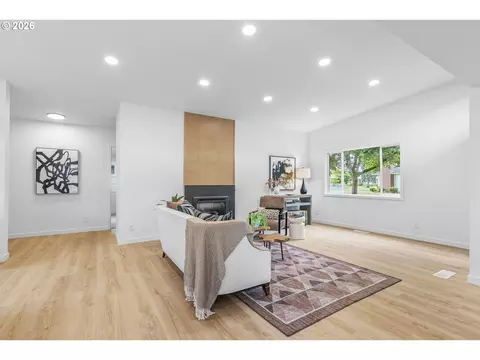 Living - 1745 23rd Ave, Longview, WA 98632 photo 3 of 6