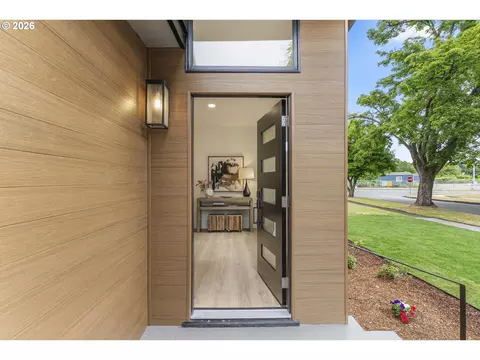 Entry Way - 1745 23rd Ave, Longview, WA 98632 photo 1 of 1