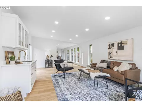 Living - 1745 23rd Ave, Longview, WA 98632 photo 5 of 6