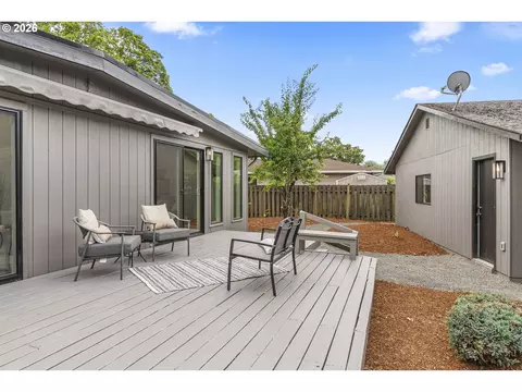 Exterior - 1745 23rd Ave, Longview, WA 98632 photo 6 of 9