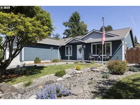 460 E 2nd St, Yamhill, OR 97148