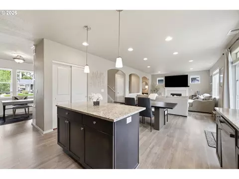 Kitchen - 5286 Squirrel St, Springfield, OR 97478 photo 2 of 9