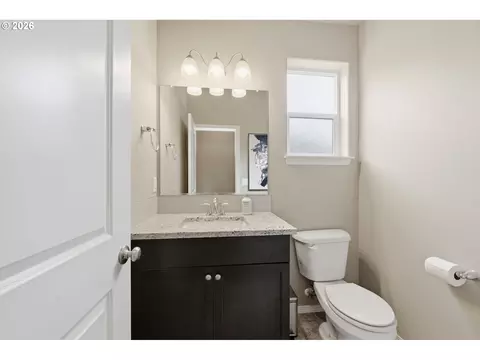 Bath - 5286 Squirrel St, Springfield, OR 97478 photo 1 of 6