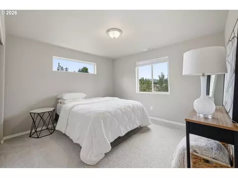 Bedroom - 5286 Squirrel St, Springfield, OR 97478 photo 3 of 5