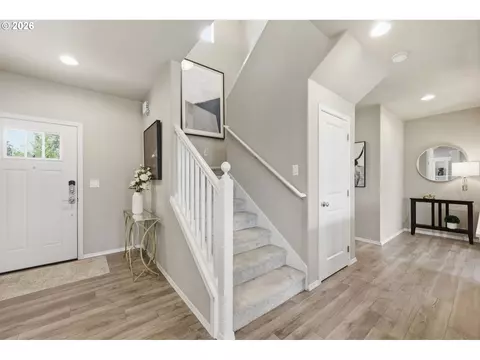 Entry Way - 5286 Squirrel St, Springfield, OR 97478 photo 4 of 6