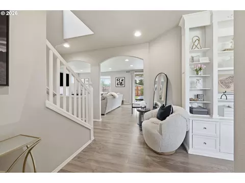 Entry Way - 5286 Squirrel St, Springfield, OR 97478 photo 1 of 6
