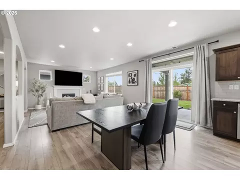 Dining - 5286 Squirrel St, Springfield, OR 97478 photo 1 of 1