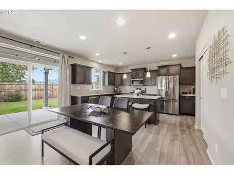 Kitchen - 5286 Squirrel St, Springfield, OR 97478 photo 9 of 9