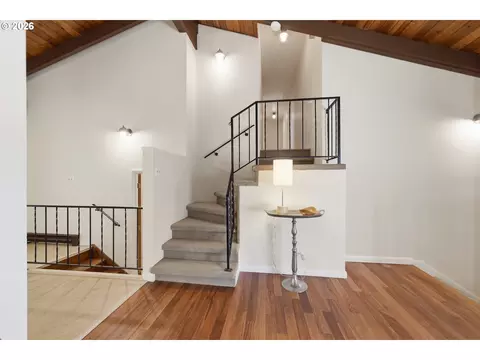 Entry Way - 1522 Russet Dr, Eugene, OR 97401 photo 1 of 2