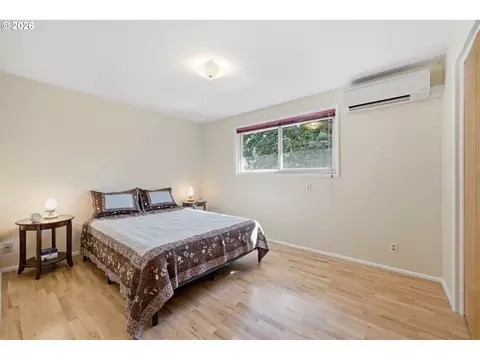 Bedroom - 1522 Russet Dr, Eugene, OR 97401 photo 3 of 6