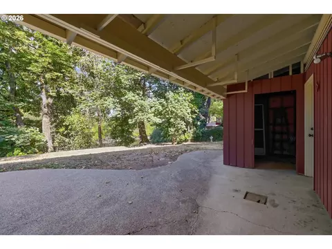 Exterior - 1522 Russet Dr, Eugene, OR 97401 photo 4 of 6