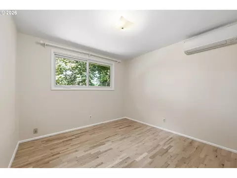 Bedroom - 1522 Russet Dr, Eugene, OR 97401 photo 5 of 6