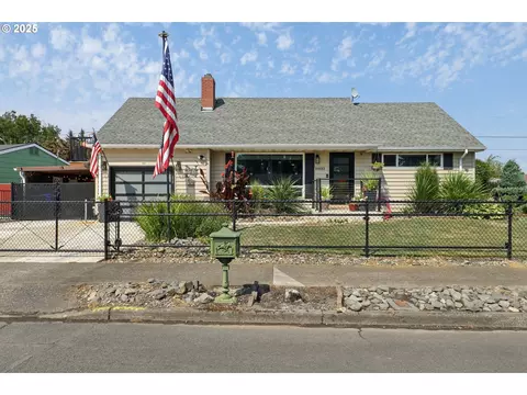 16833 SE Morrison Ct, Portland, OR 97233