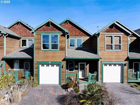 12 NW 17th Pl, Warrenton, OR 97146