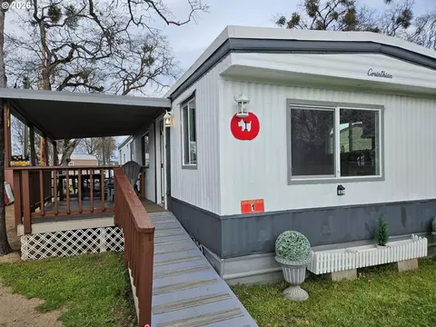 380 W Gregory Rd #1, Central Point, OR 97502