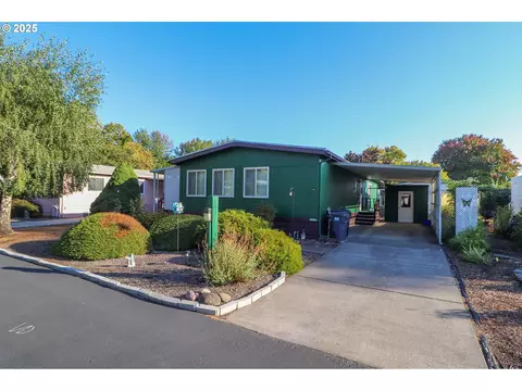 4800 Barger Dr #54, Eugene, OR 97402