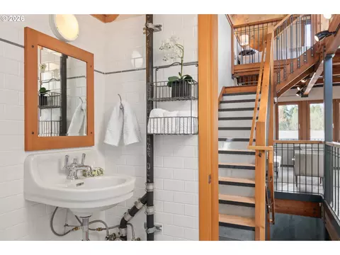 Bath - 321 Mill St #4, Eugene, OR 97401 photo 5 of 5