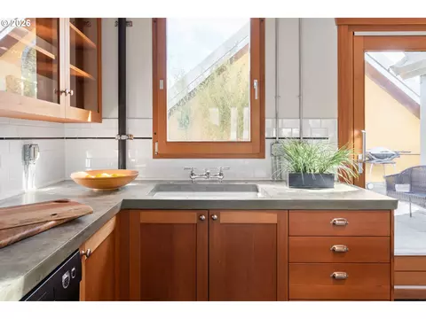 Kitchen - 321 Mill St #4, Eugene, OR 97401 photo 4 of 7