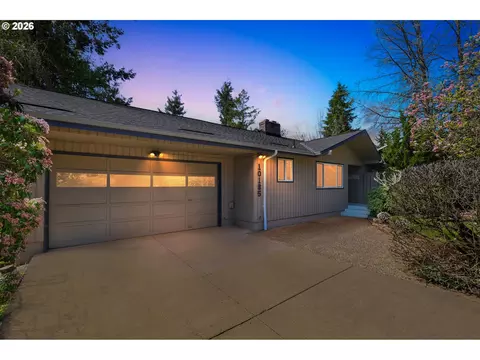 10185 SE Walnut Dr, Happy Valley, OR 97086