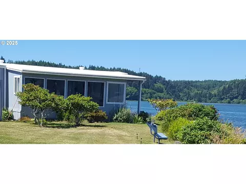 955 NE Mill St #A16, Waldport, OR 97394