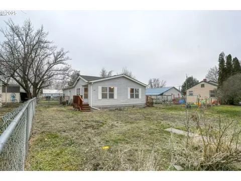 424 E High St, Athena, OR 97813