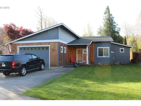 3529 Broken Tee Dr, Hood River, OR 97031