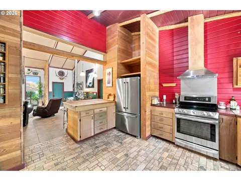 Kitchen - 33195 SE Highway 224, Estacada, OR 97023 photo 1 of 4