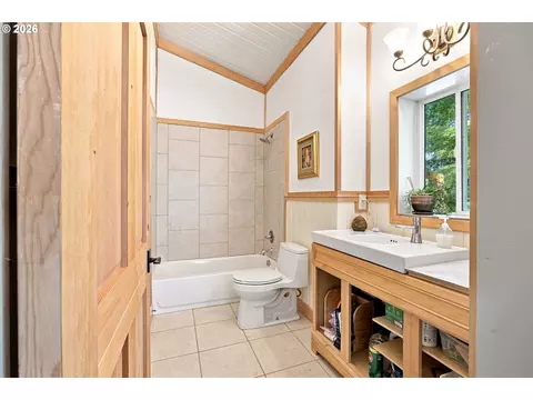 Bath - 33195 SE Highway 224, Estacada, OR 97023 photo 4 of 5