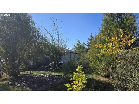 615 33rd St, Springfield, OR 97478 photo 4