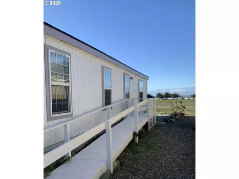 94120 Strahan St #119, Gold Beach, OR 97444