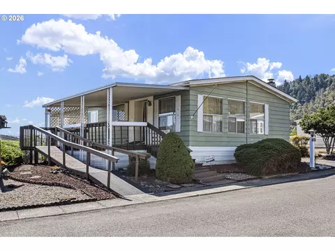 502 Shadow Ranch Ln, Roseburg, OR 97470