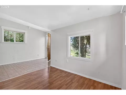 Living - 2245 Devos St, Eugene, OR 97402 photo 2 of 2