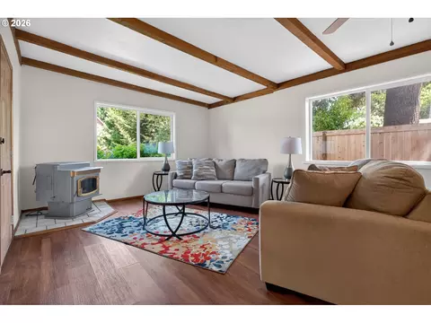 Living - 2245 Devos St, Eugene, OR 97402 photo 1 of 2