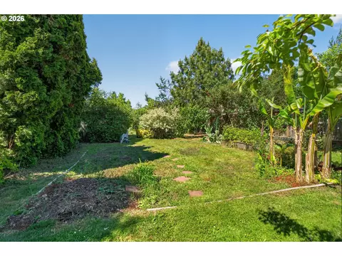 Exterior - 2245 Devos St, Eugene, OR 97402 photo 13 of 18