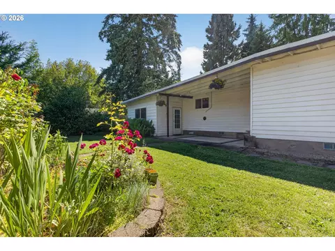 Exterior - 2245 Devos St, Eugene, OR 97402 photo 7 of 18