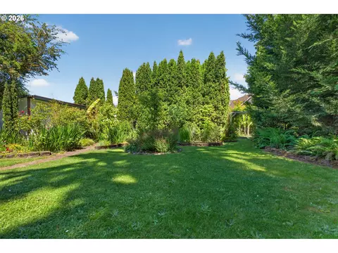 Exterior - 2245 Devos St, Eugene, OR 97402 photo 10 of 18