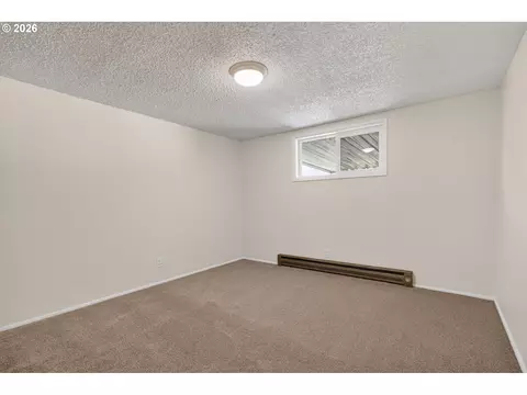 Bedroom - 2245 Devos St, Eugene, OR 97402 photo 4 of 9