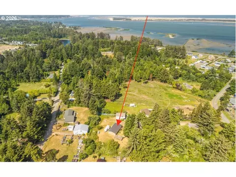 91382 Grinnell Ln, Coos Bay, OR 97420