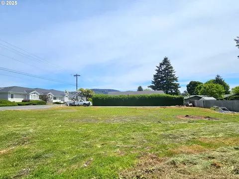 425 Railroad St, Brookings, OR 97415