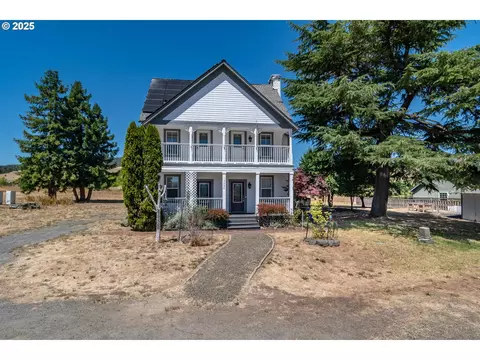 13224 SE Lookingglass Rd, Winston, OR 97496