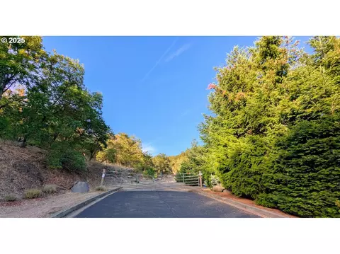 0 NE Rocky Dr, Roseburg, OR 97470