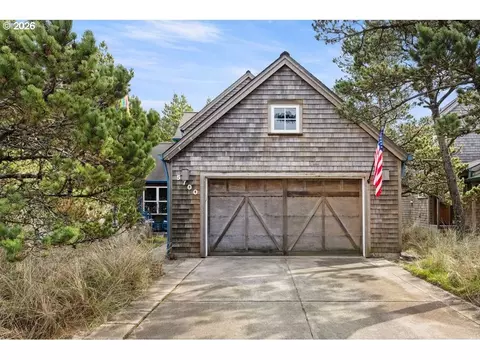 5700 Barefoot Ln, Pacific City, OR 97135