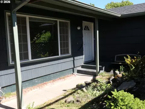 Exterior - 1805 Hemlock St, Eugene, OR 97404 photo 3 of 9