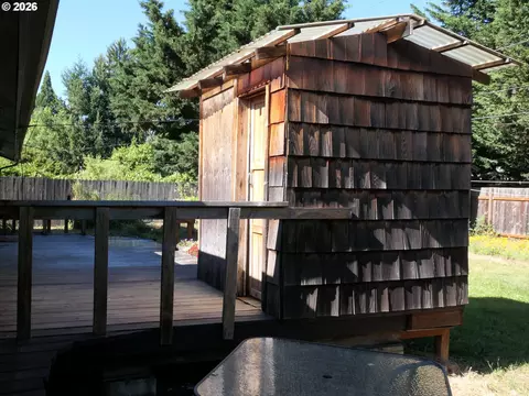 Exterior - 1805 Hemlock St, Eugene, OR 97404 photo 6 of 9