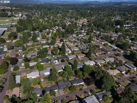 View/Area - 1805 Hemlock St, Eugene, OR 97404 photo 4 of 4