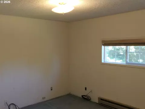 Bedroom - 1805 Hemlock St, Eugene, OR 97404 photo 6 of 6